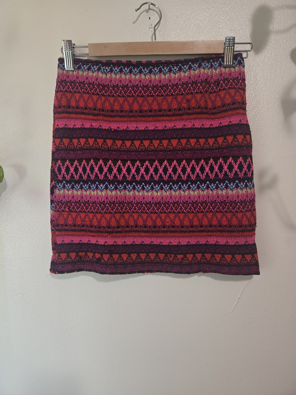 Hollister Multicolor Patterned Knit Mini Skirt - Pink & Red
